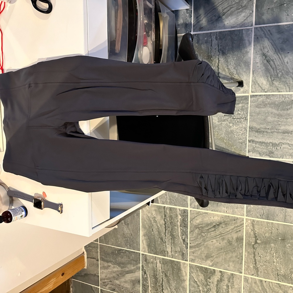 Lululemon leggings size 4 long